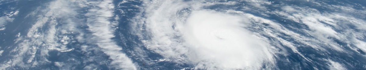 2015年8月20日，美国国家航空航天局（NASA）宇航员斯科特·凯利（Scott Kelly）在国际空间站（International Space Station）绕大西洋中部轨道飞行时拍摄到了“丹尼”飓风的照片。他在推特账号@StationCDRKelly上发布了这张照片。。。https://twitter.com/StationCDRKelly/status/634386097301118976